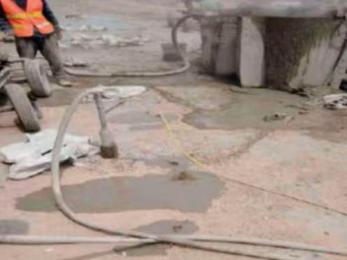 滦县水泥混凝土路面板底注浆技术 路面脱空注浆整治方案