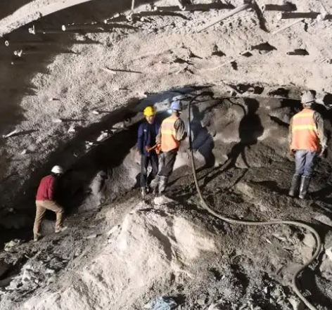 滦县隧道拱顶带模注浆料，微膨胀注浆料的特点及施工工艺